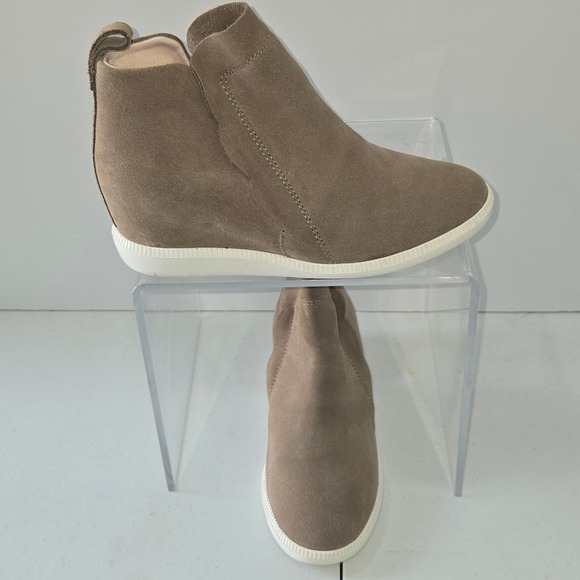 Kate Spade New York Shoes - Kate Spade New York Wilkes Suede Wedge Sneakers Taupe Scalloped Booties Size 6B